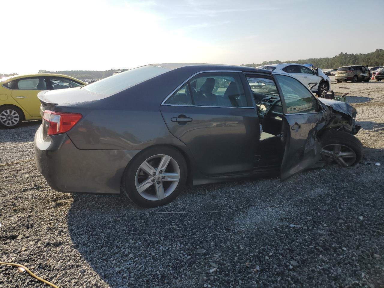 2013 Toyota Camry L - Фото 3