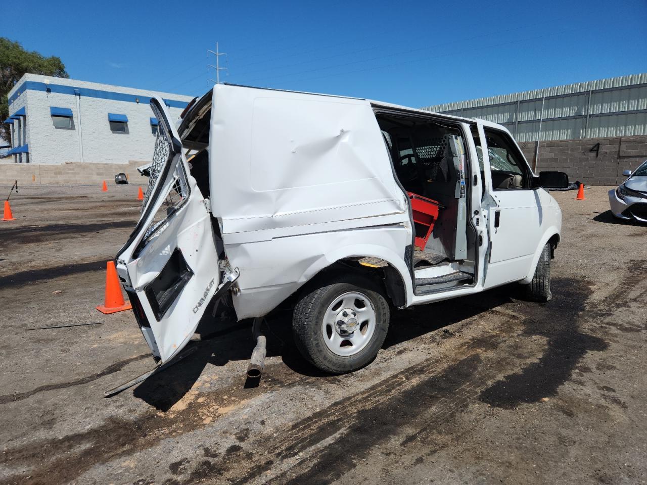 2005 Chevrolet Astro - Фото 3