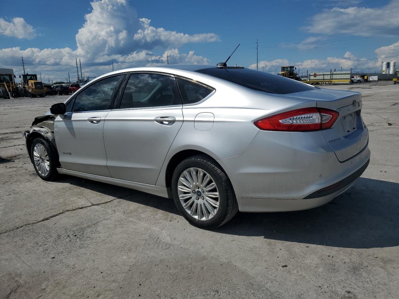 2014 Ford Fusion Se Hybrid - Image 2