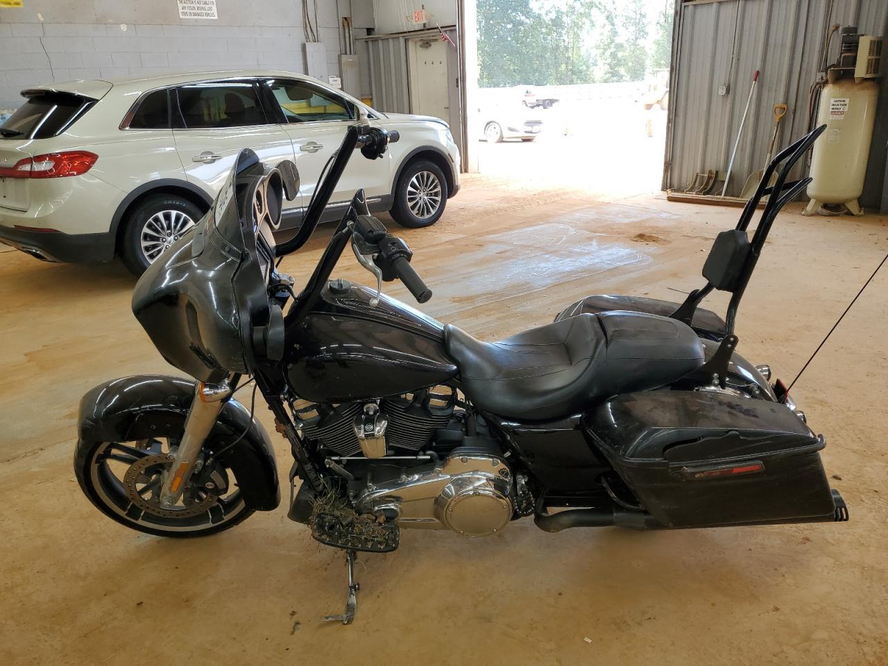 2018 Harley-Davidson Flhx Street Glide - Image 3