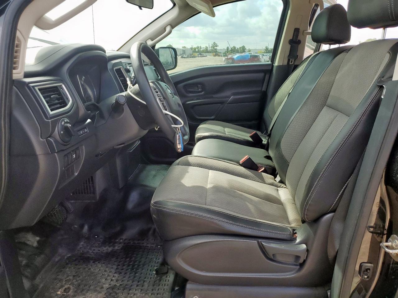 2019 Nissan Titan S - Фото 7