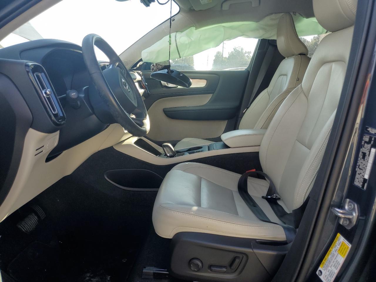 2021 Volvo Xc40 T4 Momentum - Фото 7