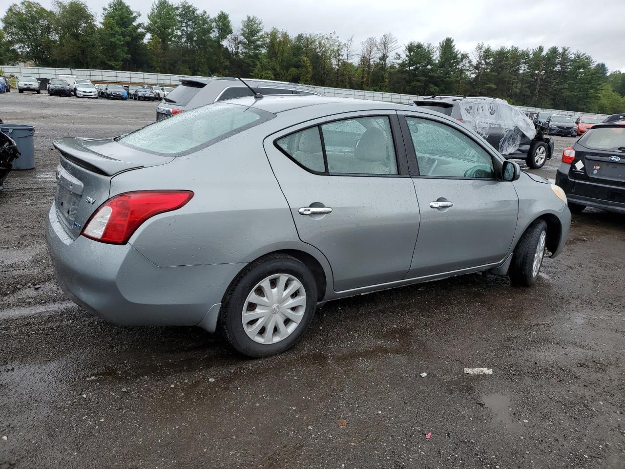 2013 Nissan Versa S - Image 3
