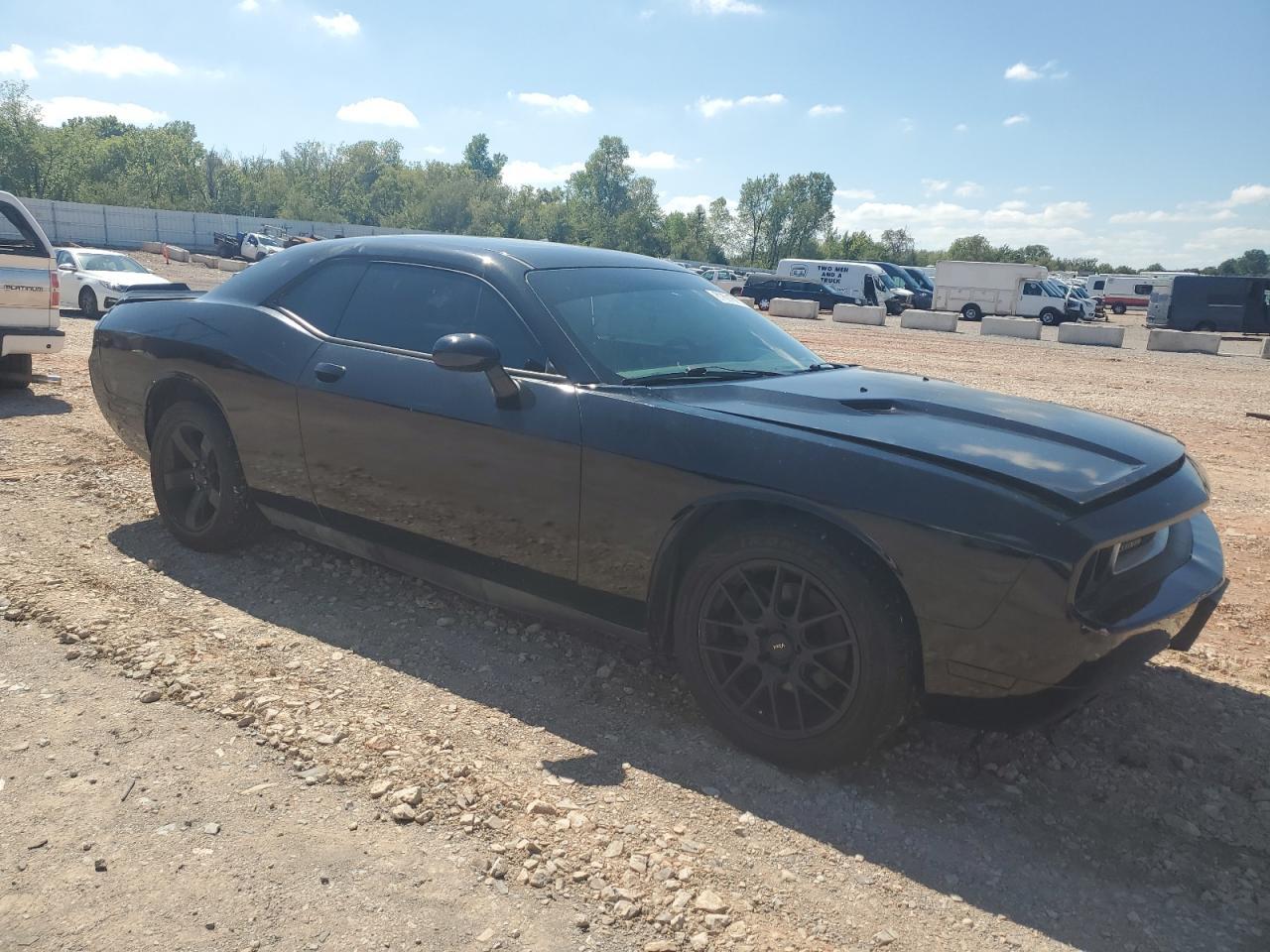 2013 Dodge Challenger Sxt - Image 4
