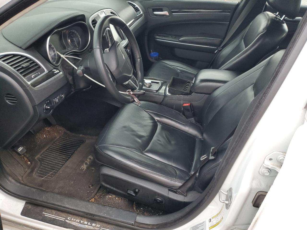 2015 Chrysler 300 Limited - Image 7