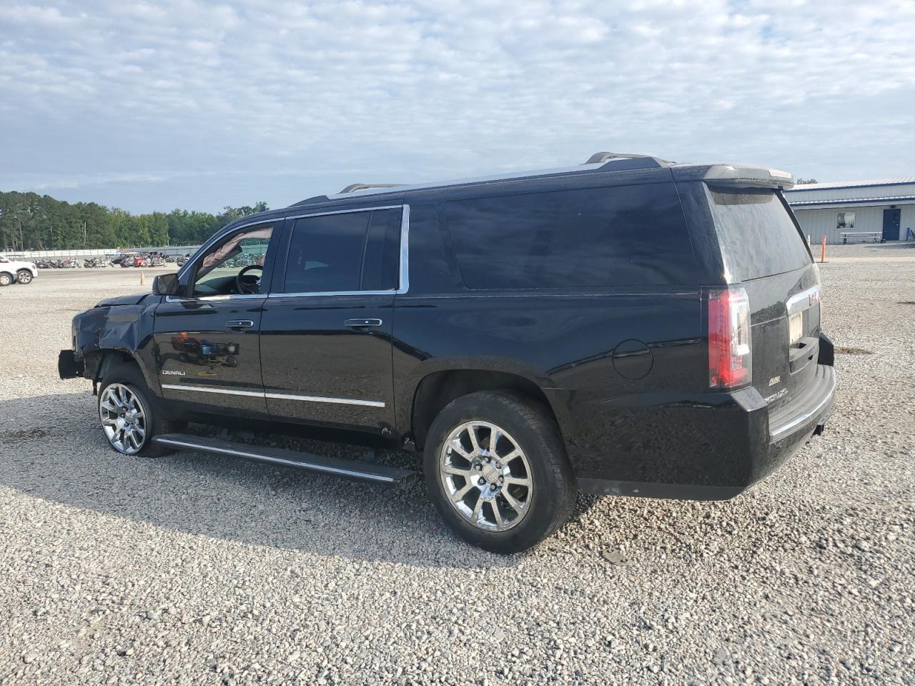 2017 GMC Yukon Xl Denali - Image 2
