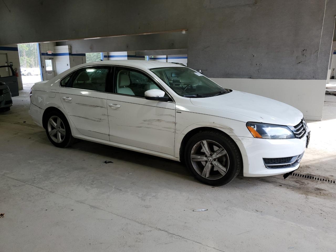 2014 Volkswagen Passat S - Фото 4