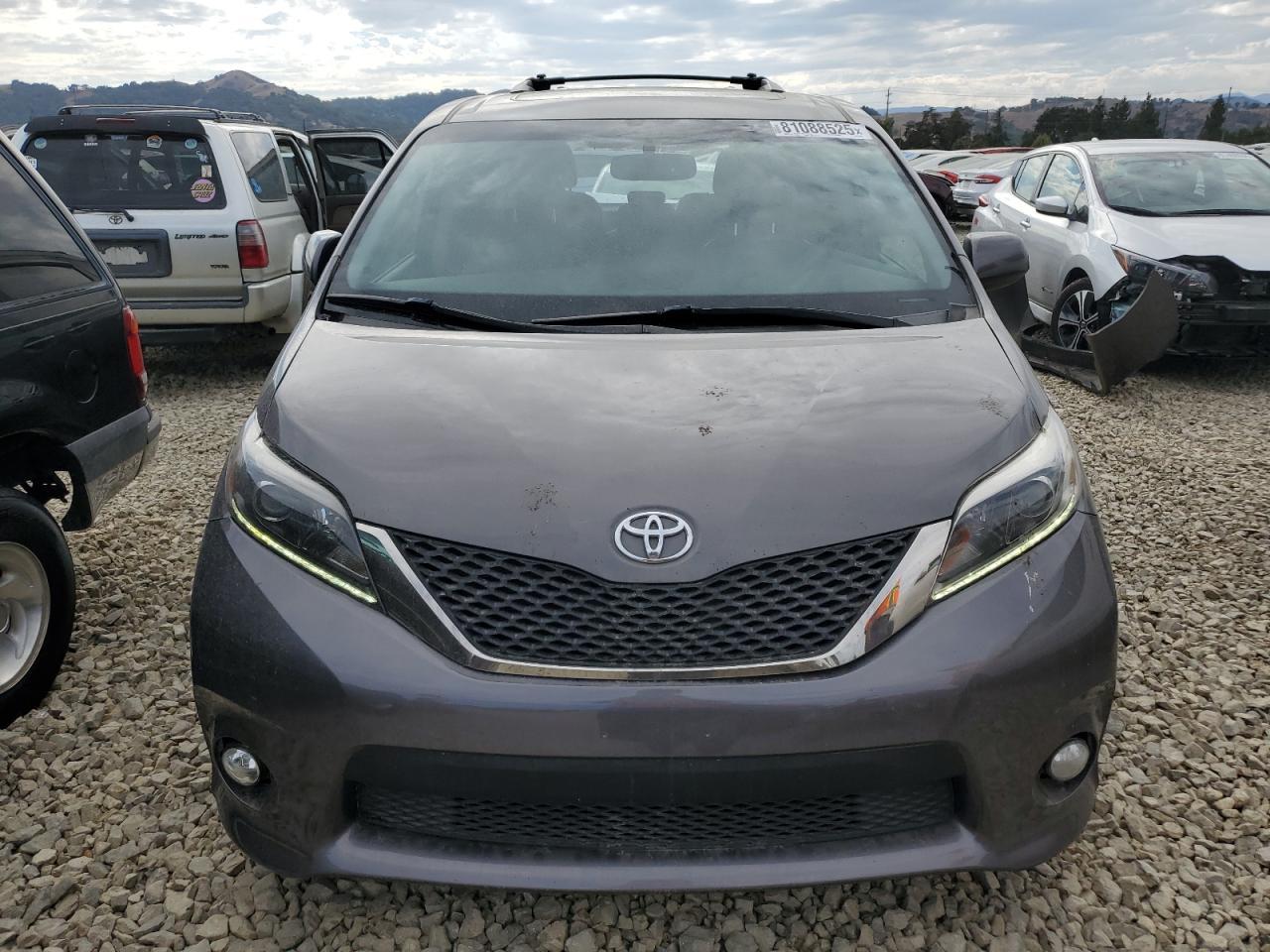 2017 Toyota Sienna Se - Фото 5