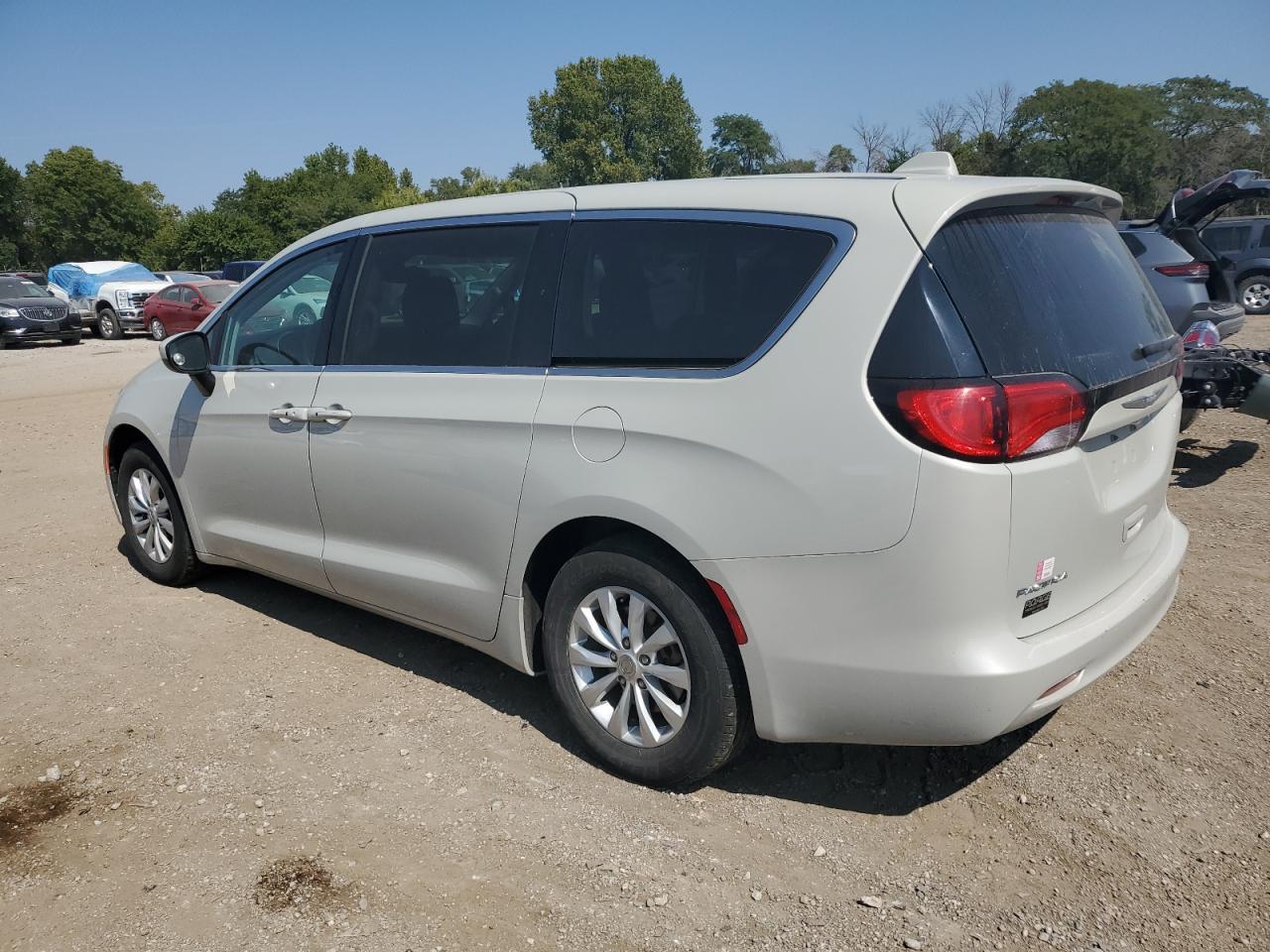 2017 Chrysler Pacifica Touring - Фото 2