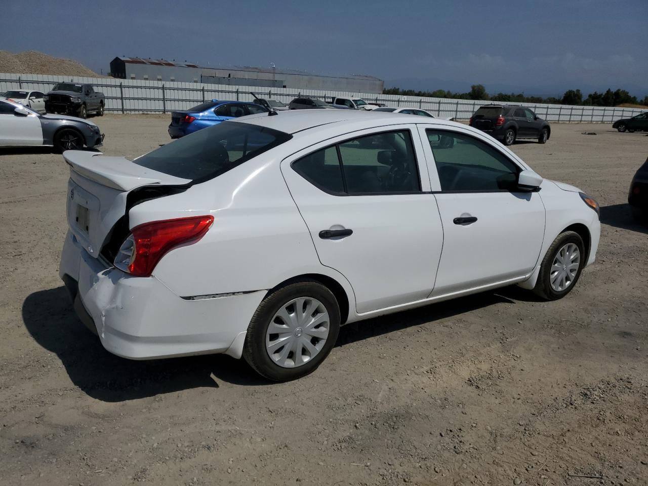 2019 Nissan Versa S - Image 3