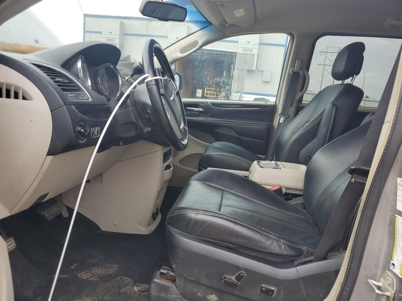 2014 Chrysler Town & Country Touring - Фото 7