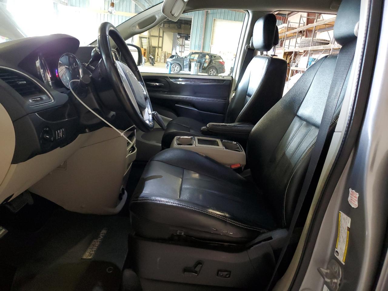 2014 Chrysler Town & Country Touring - Фото 7