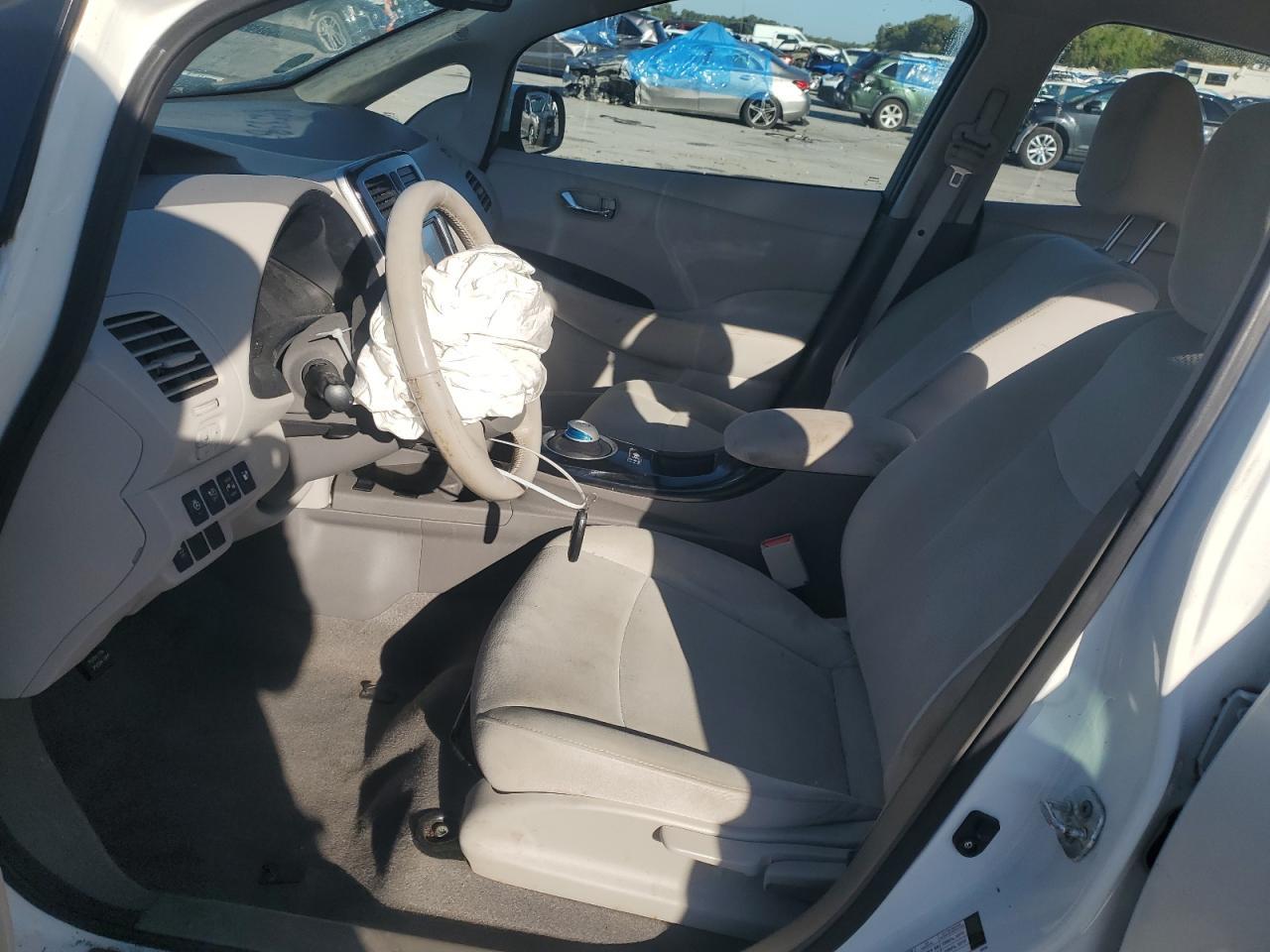 2015 Nissan Leaf S - Image 7