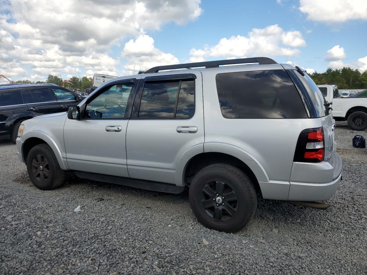 2010 Ford Explorer Xlt - Фото 2