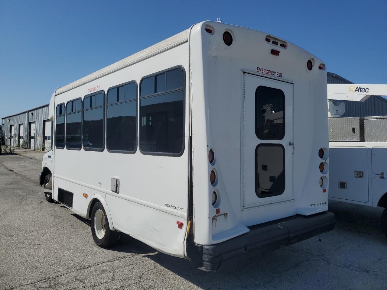 2016 Ford Econoline E450 Super Duty Cutaway Van - Фото 3