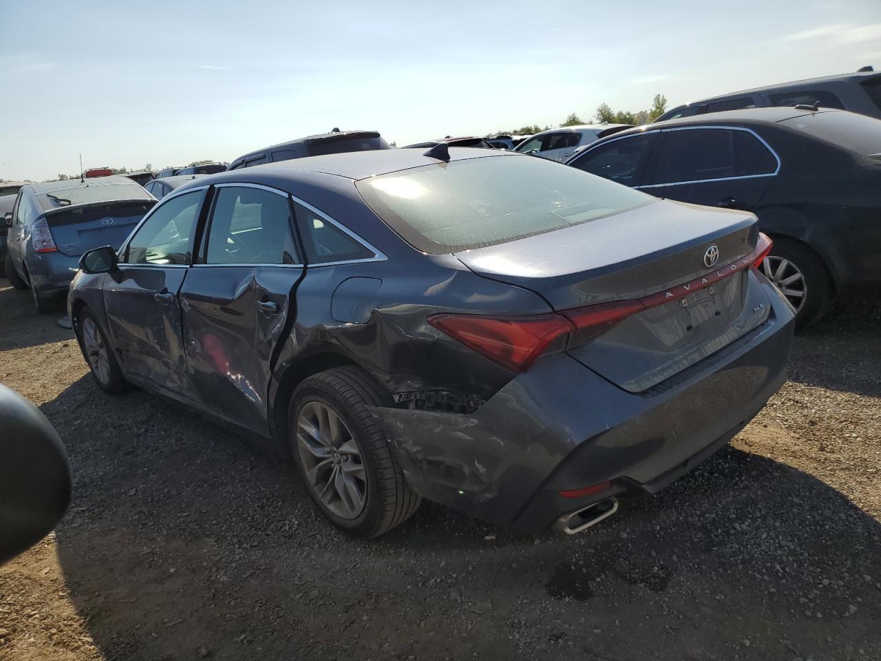 2019 Toyota Avalon Xle - Image 2
