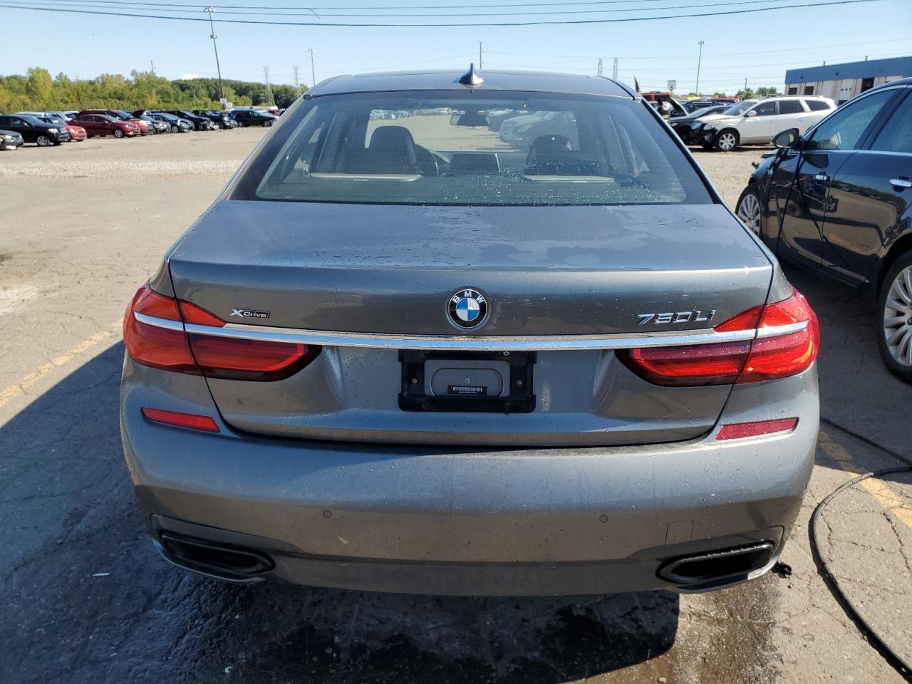2016 BMW 750 Xi - Фото 6