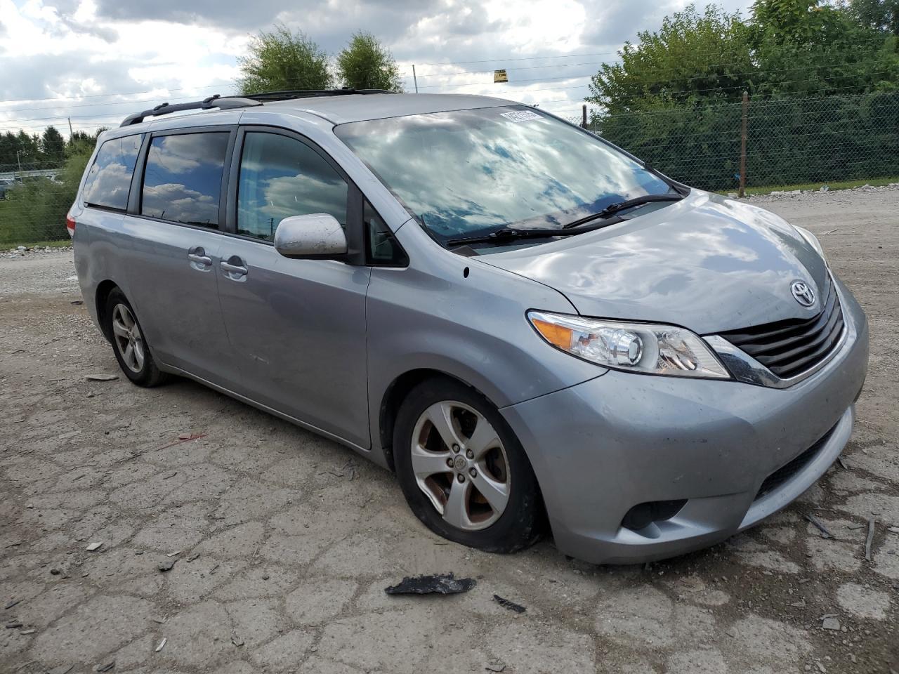 2013 Toyota Sienna Le - Фото 4