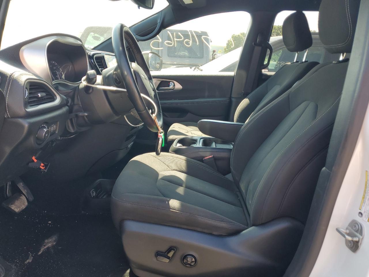 2023 Chrysler Pacifica Touring - Image 7