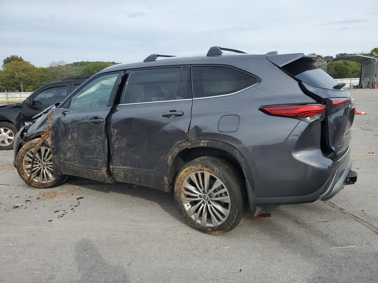 2022 Toyota Highlander Platinum - Фото 2