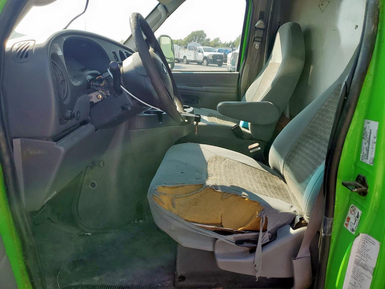2005 Ford Econoline E350 Super Duty Cutaway Van - Фото 7