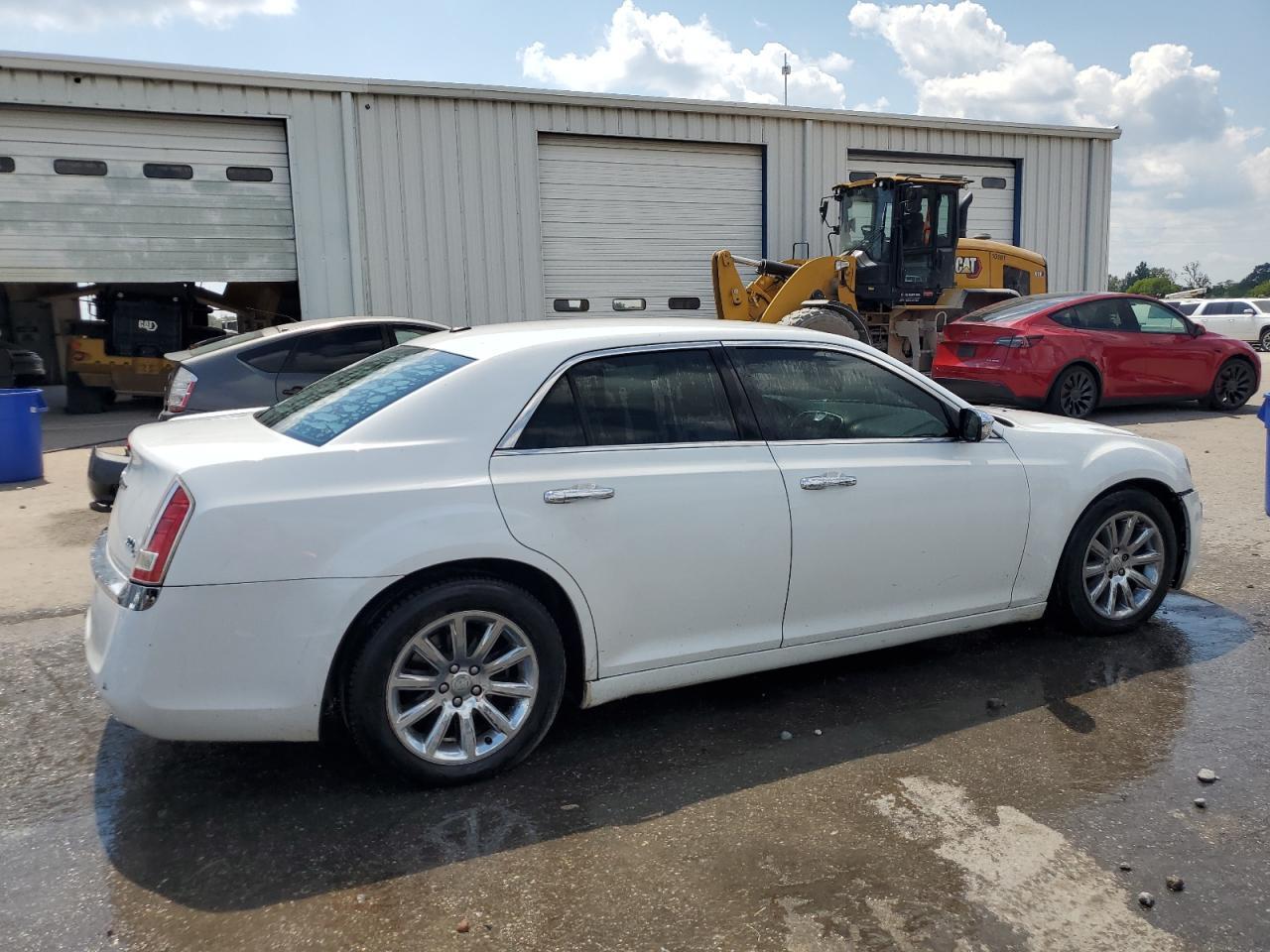 2013 Chrysler 300C - Фото 3
