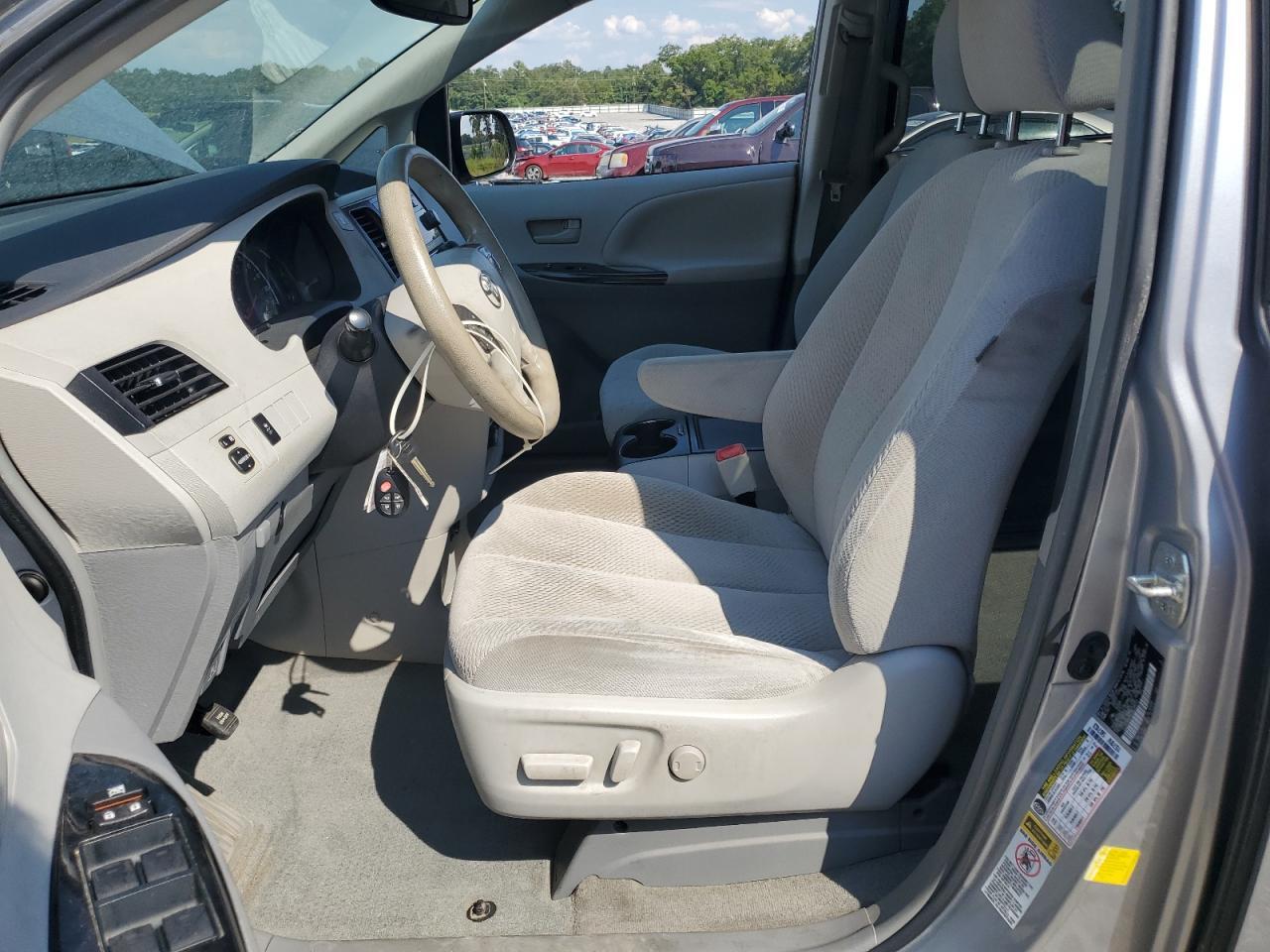 2013 Toyota Sienna Le - Фото 7