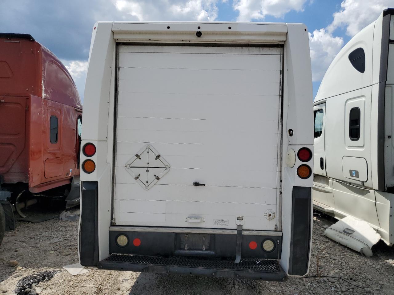 2016 Isuzu Npr - Image 6
