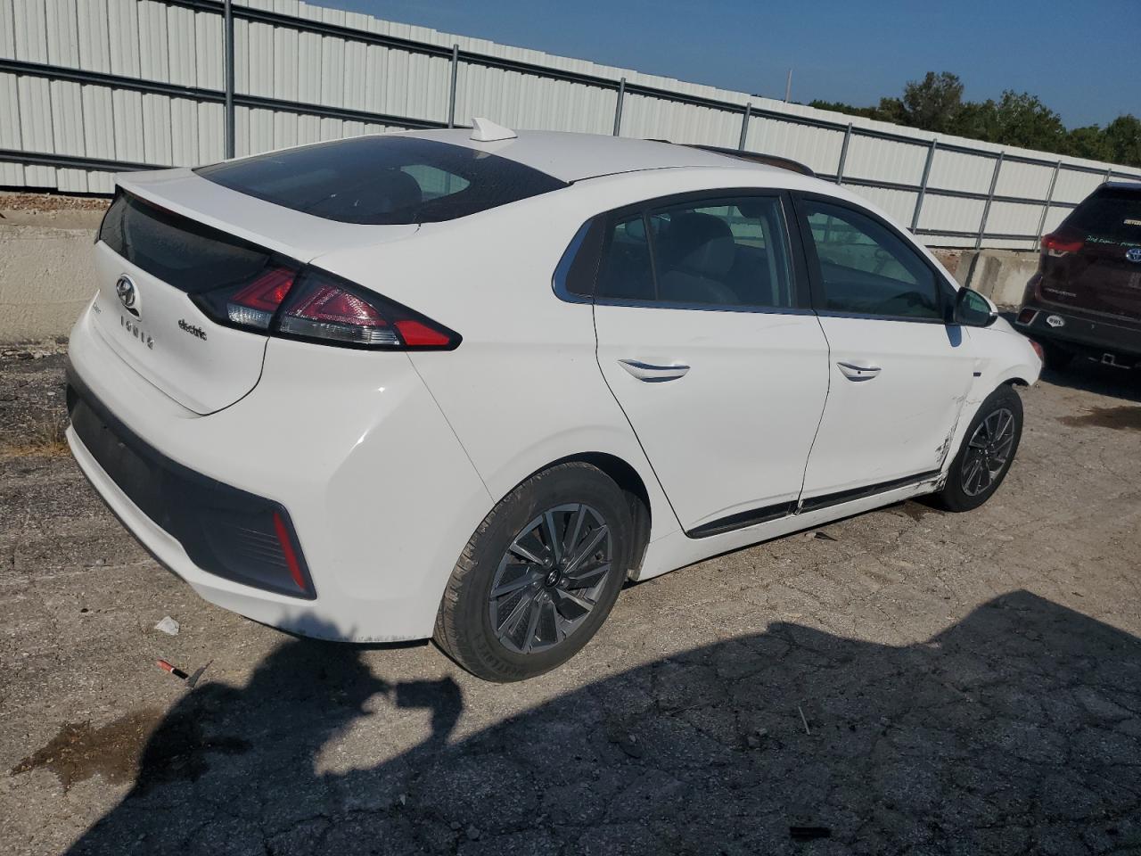 2020 Hyundai Ioniq Limited - Image 3