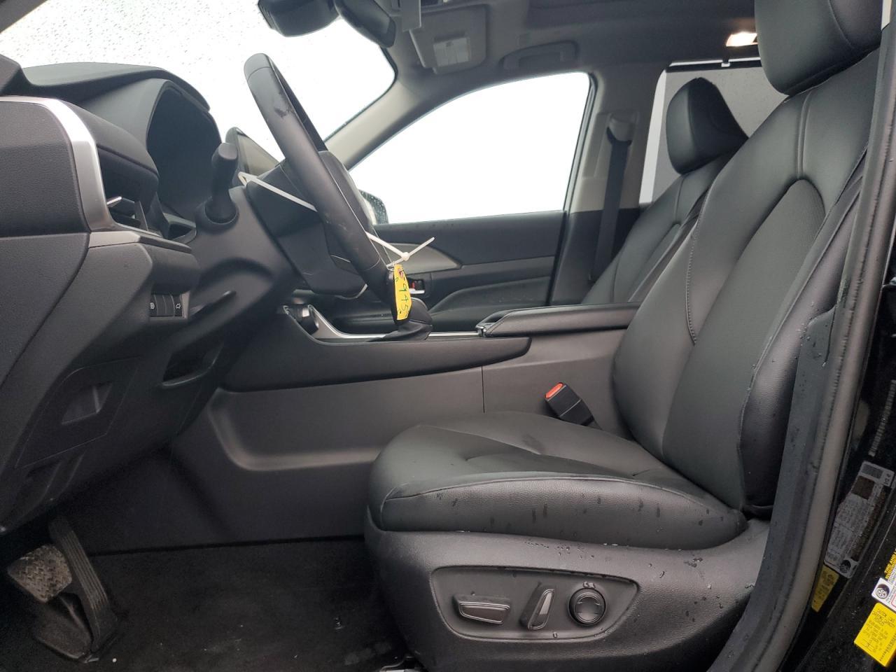 2025 Toyota Grand Highlander Le - Image 7