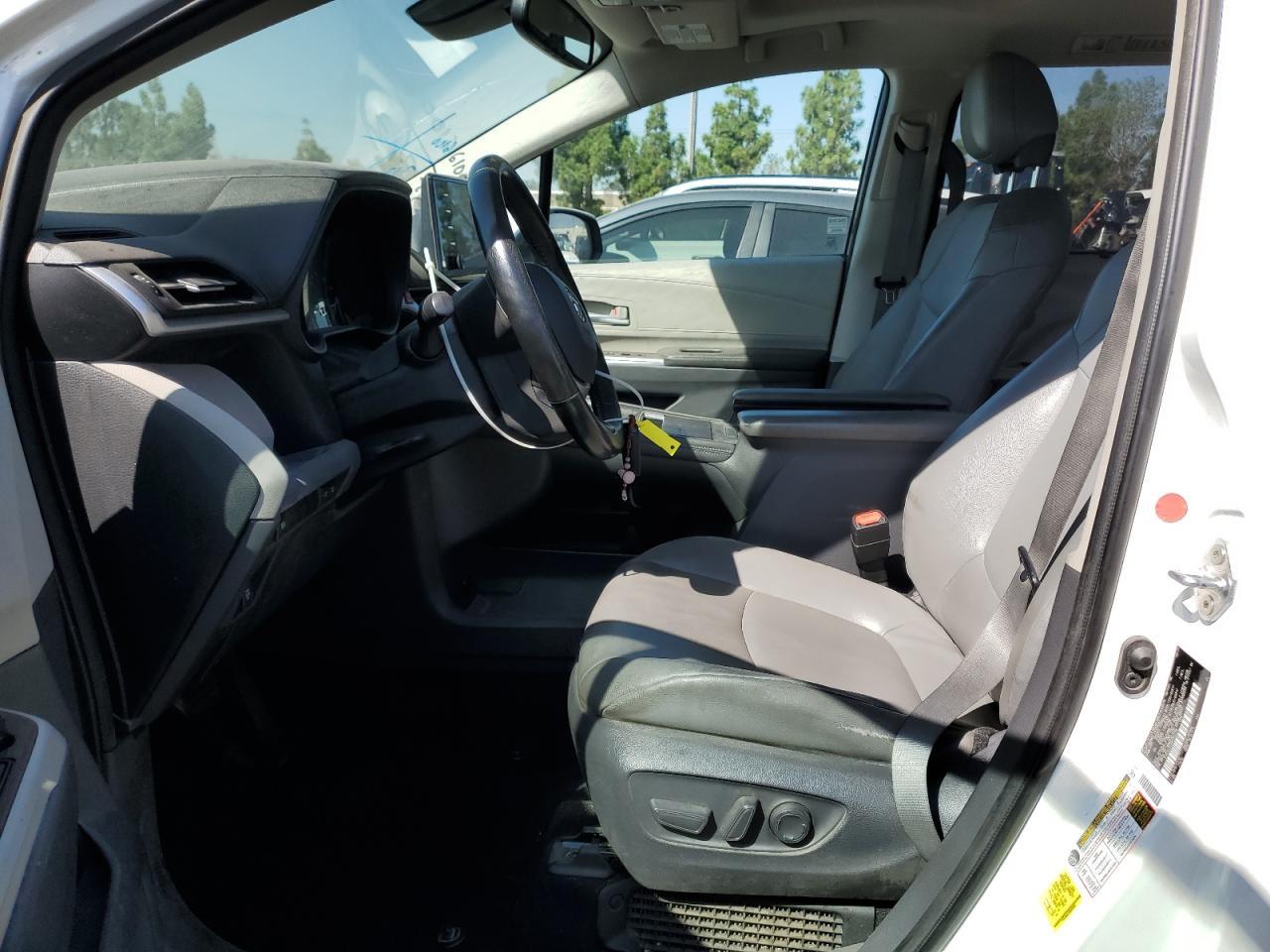 2021 Toyota Sienna Xle - Фото 7