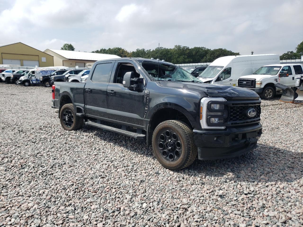 2024 Ford F350 Super Duty - Фото 4