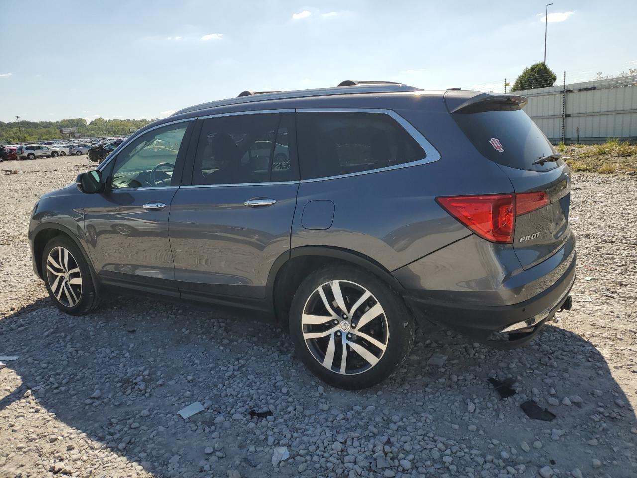 2016 Honda Pilot Touring - Image 2