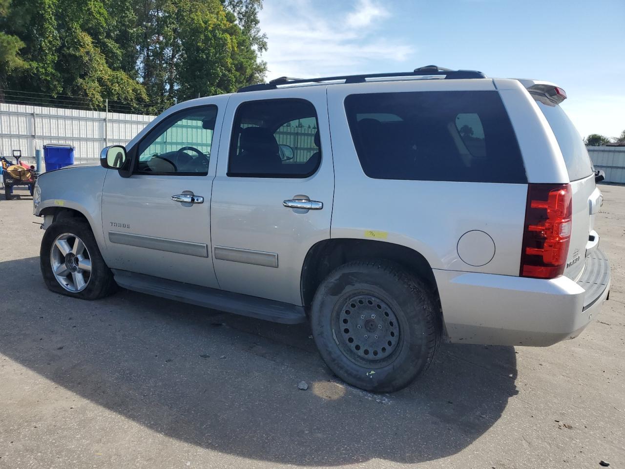 2011 Chevrolet Tahoe C1500 Ls - Фото 2