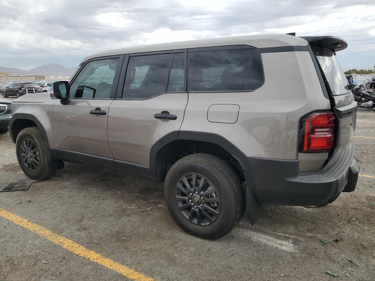 2025 Toyota Land Cruiser Base - Фото 2