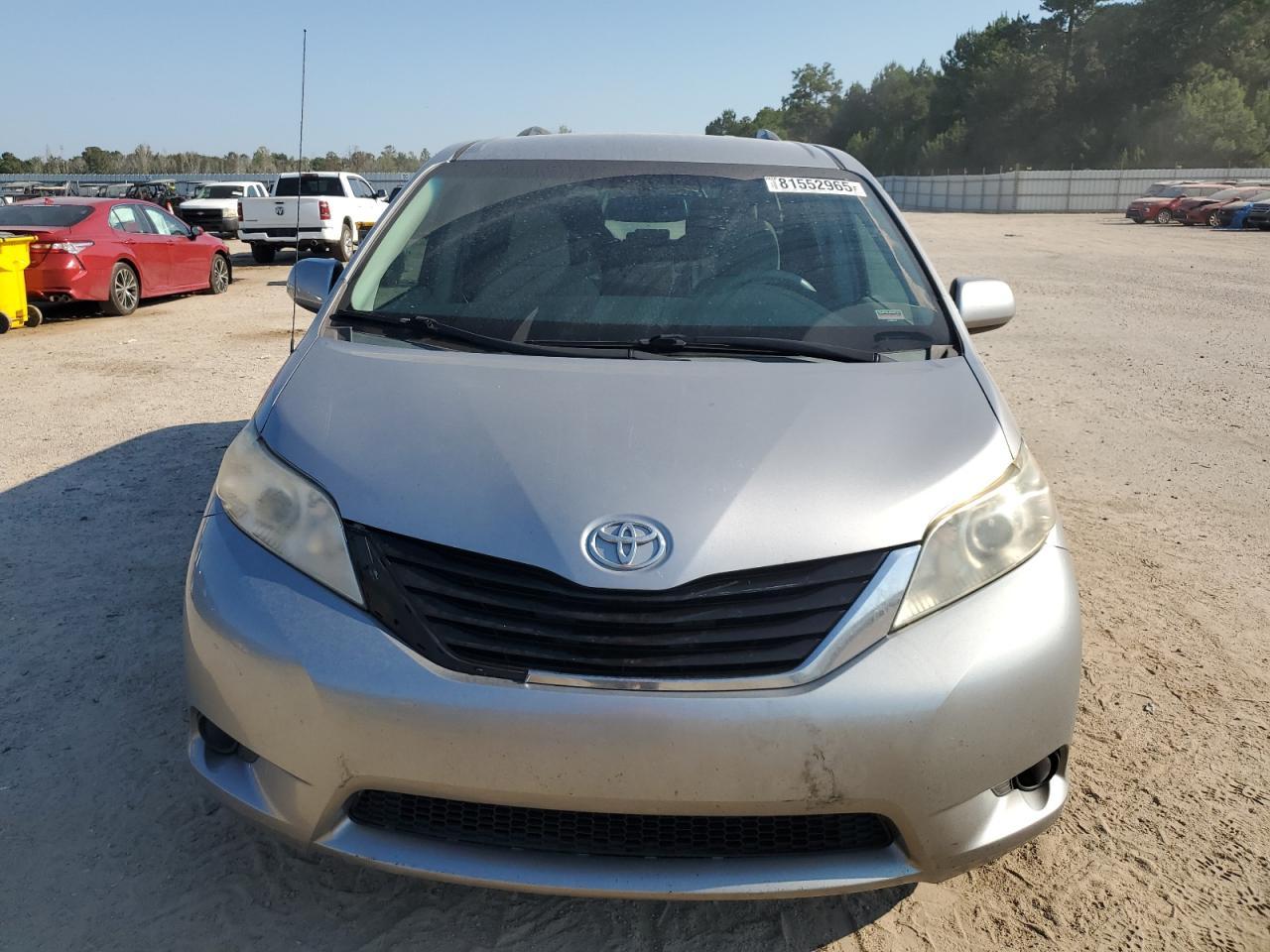 2012 Toyota Sienna Le - Image 5