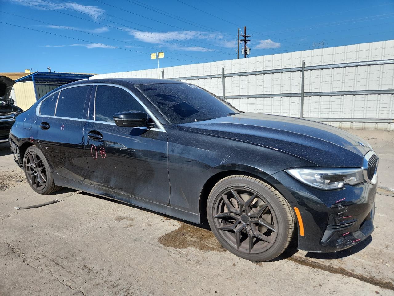 2021 BMW 330Xi - Фото 4