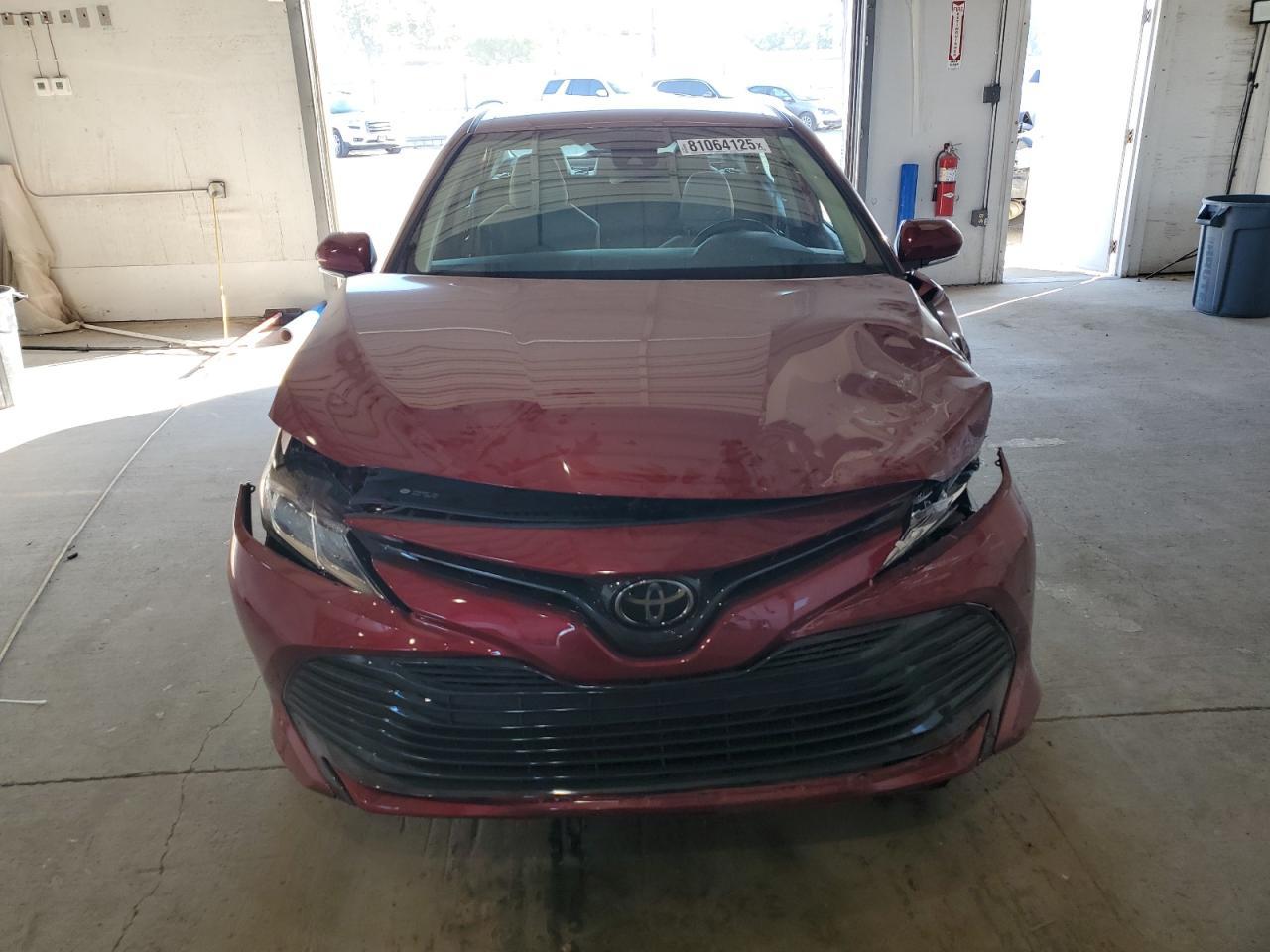 2020 Toyota Camry Le - Фото 5