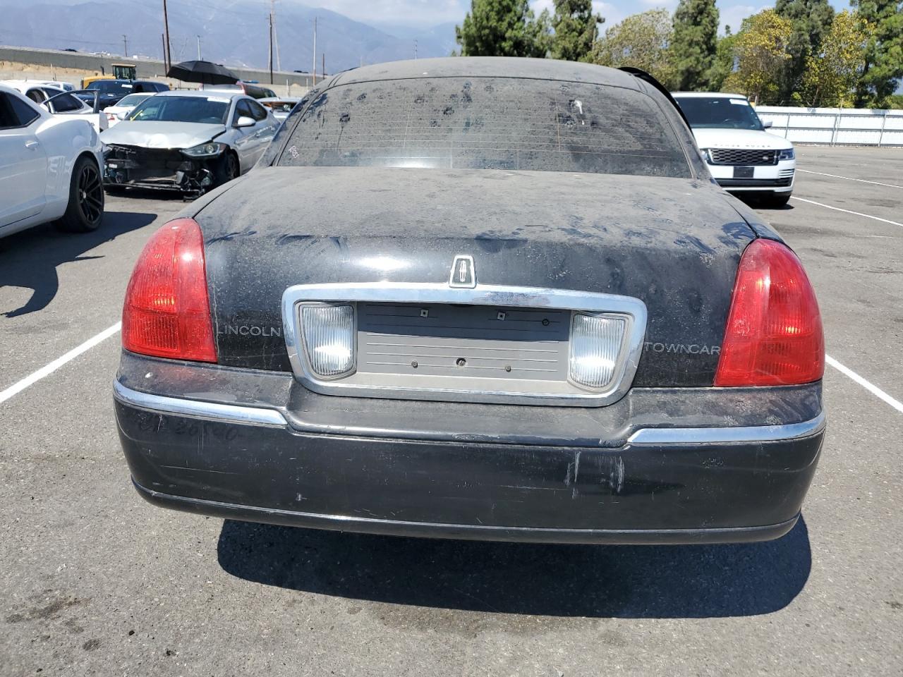 2011 Lincoln Town Car Executive L - Фото 6