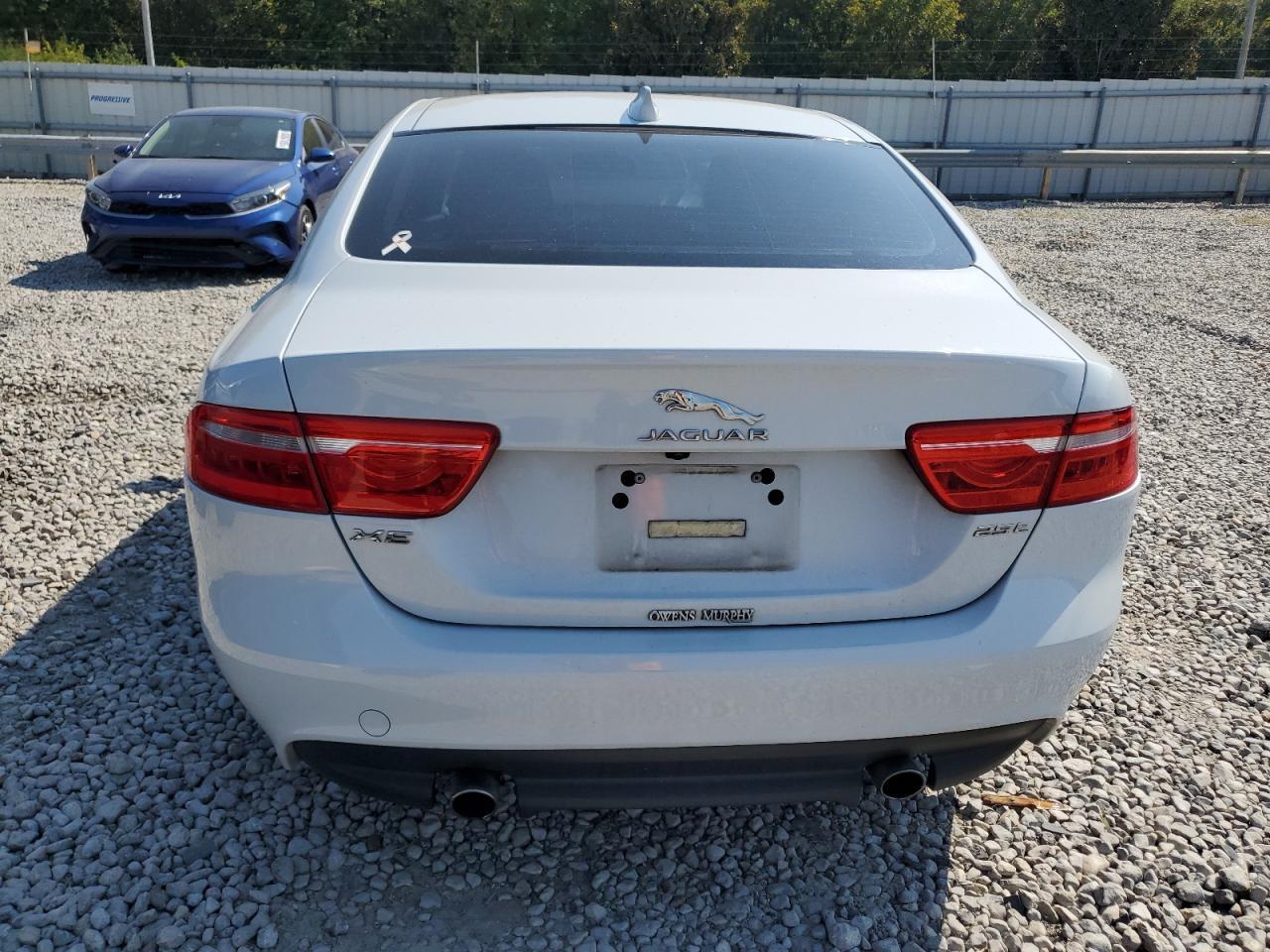 2017 Jaguar Xe Premium - Фото 6
