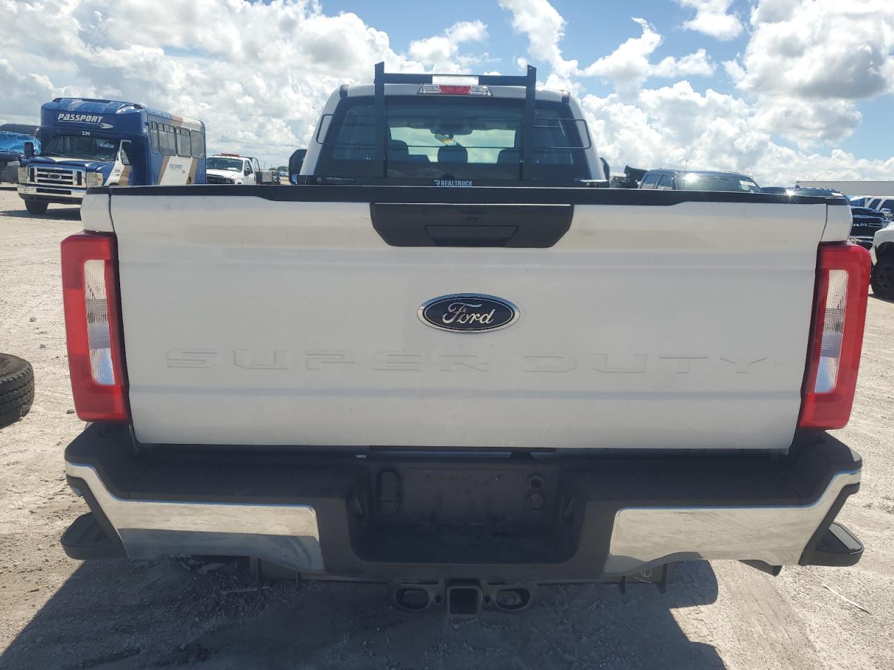 2024 Ford F350 Super Duty - Фото 6