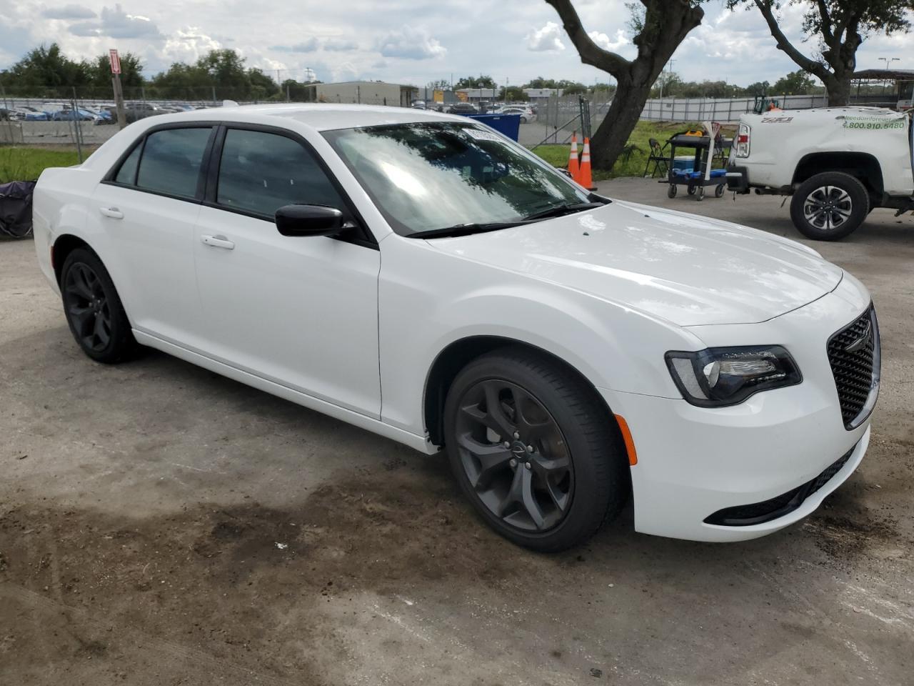 2023 Chrysler 300 Touring - Фото 4