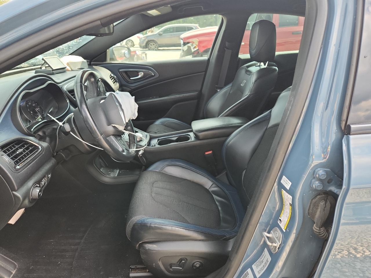 2015 Chrysler 200 S - Image 7