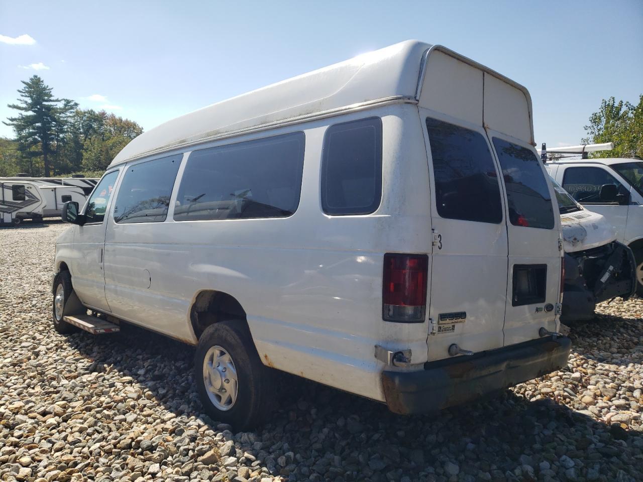 2010 Ford Econoline E350 Super Duty Van - Фото 2