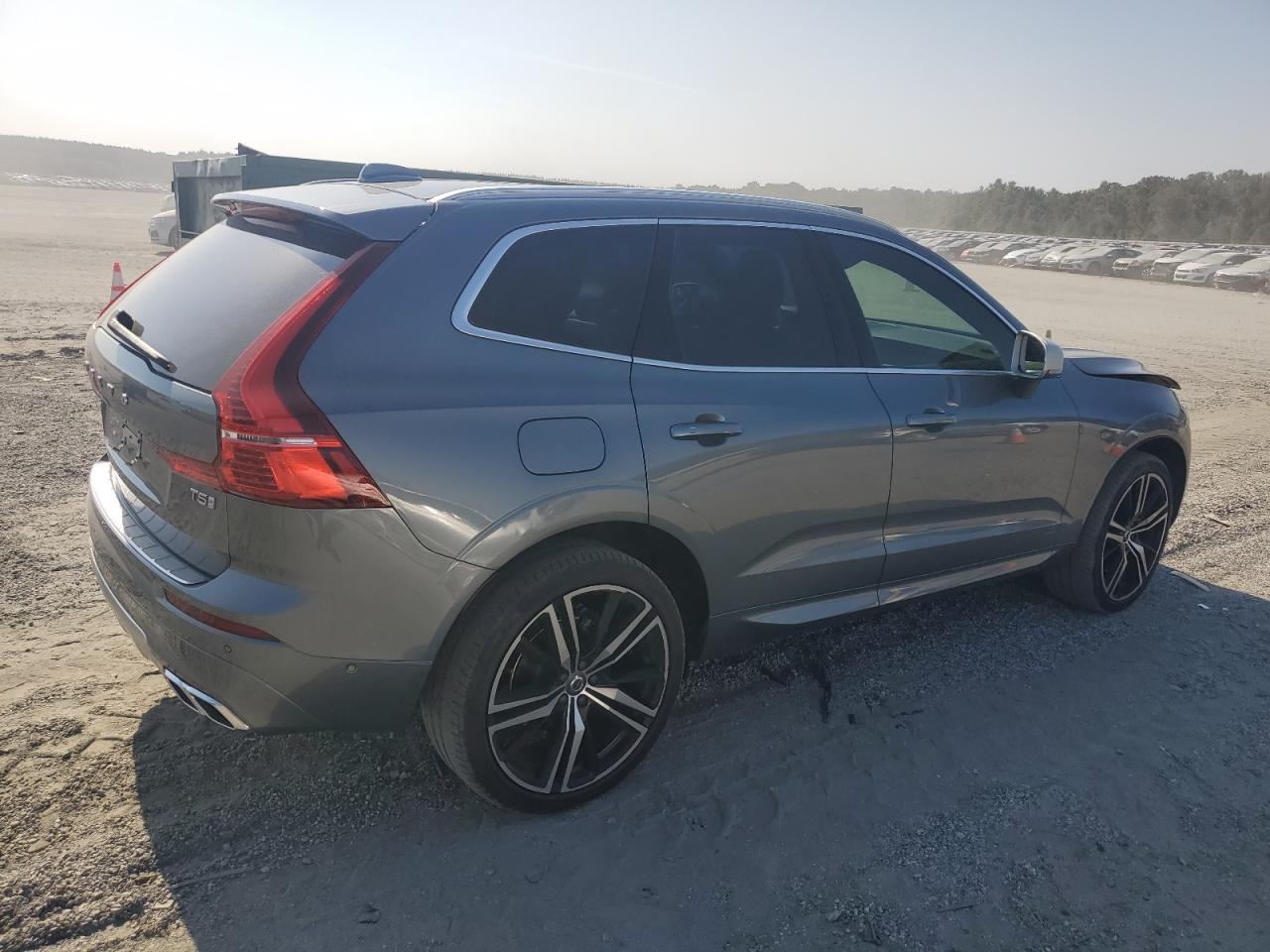 2019 Volvo Xc60 T5 R-Design - Image 3