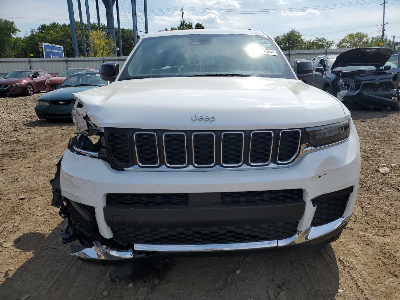 2025 Jeep Grand Cherokee L Laredo - Image 5
