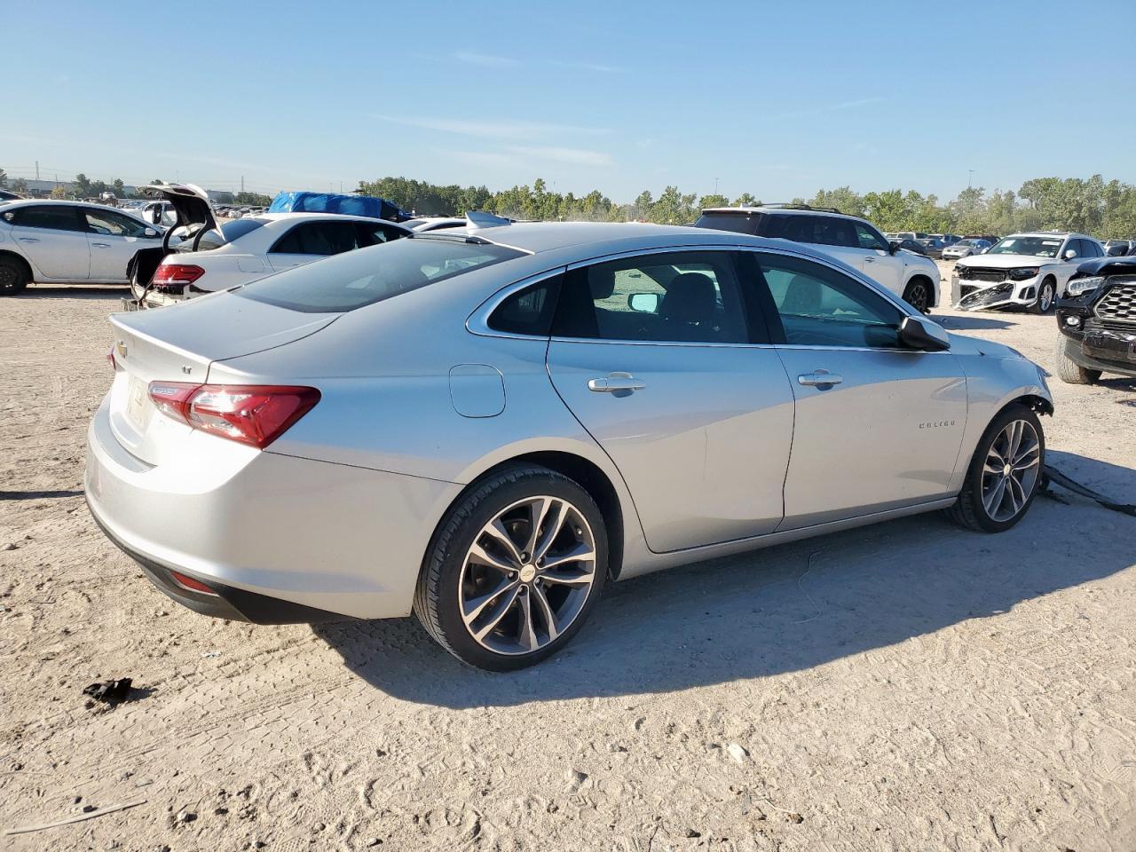 2022 Chev Malibu - Фото 3