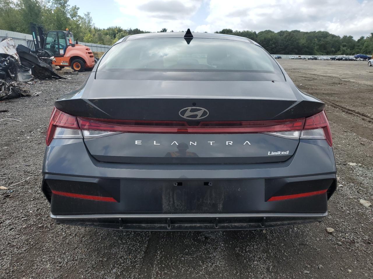 2025 Hyundai Elantra Limited - Фото 6