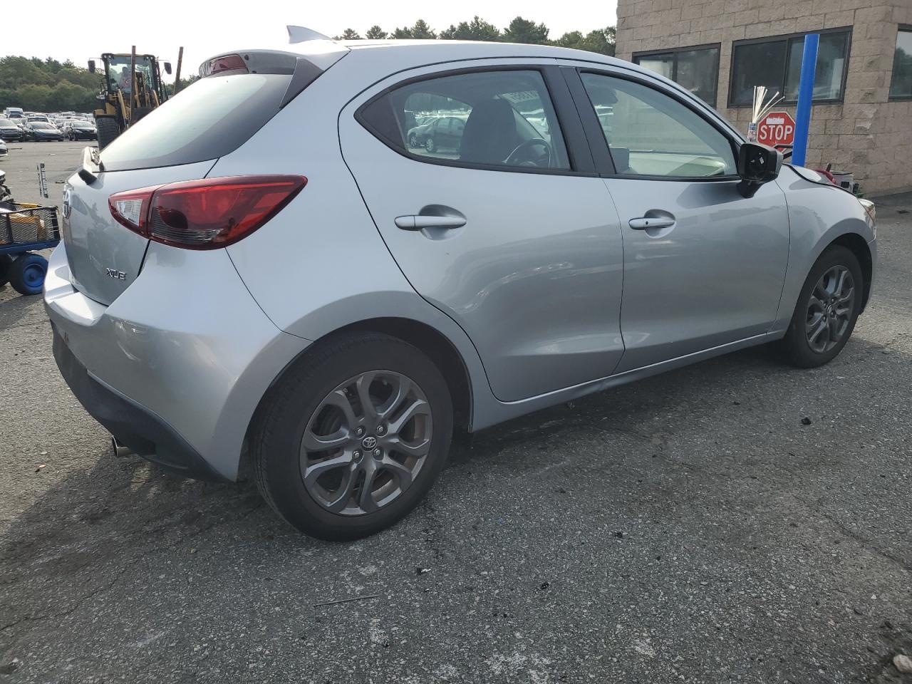 2020 Toyota Yaris Le - Фото 3