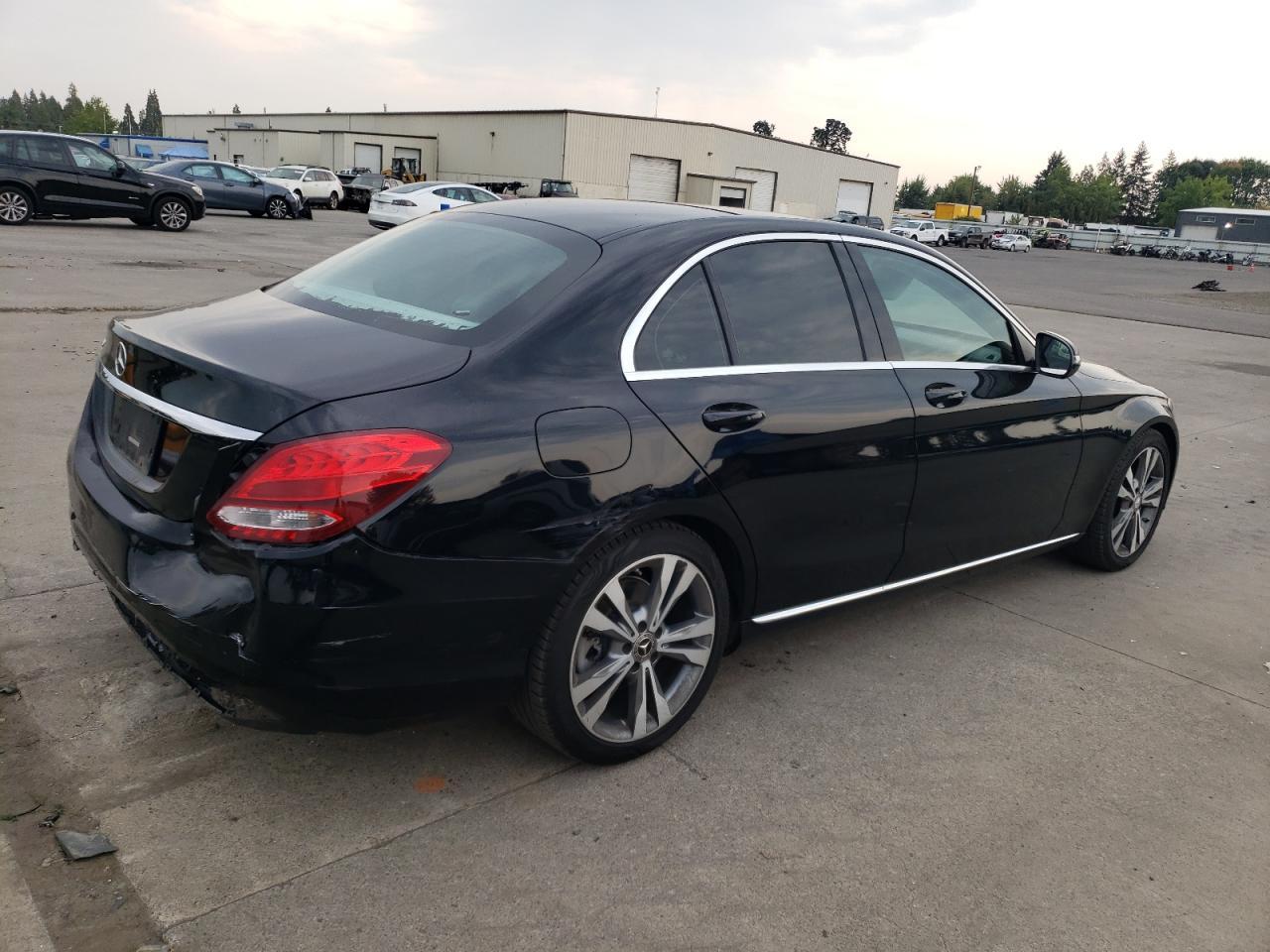 2017 Mercedes-Benz C 300 - Фото 3